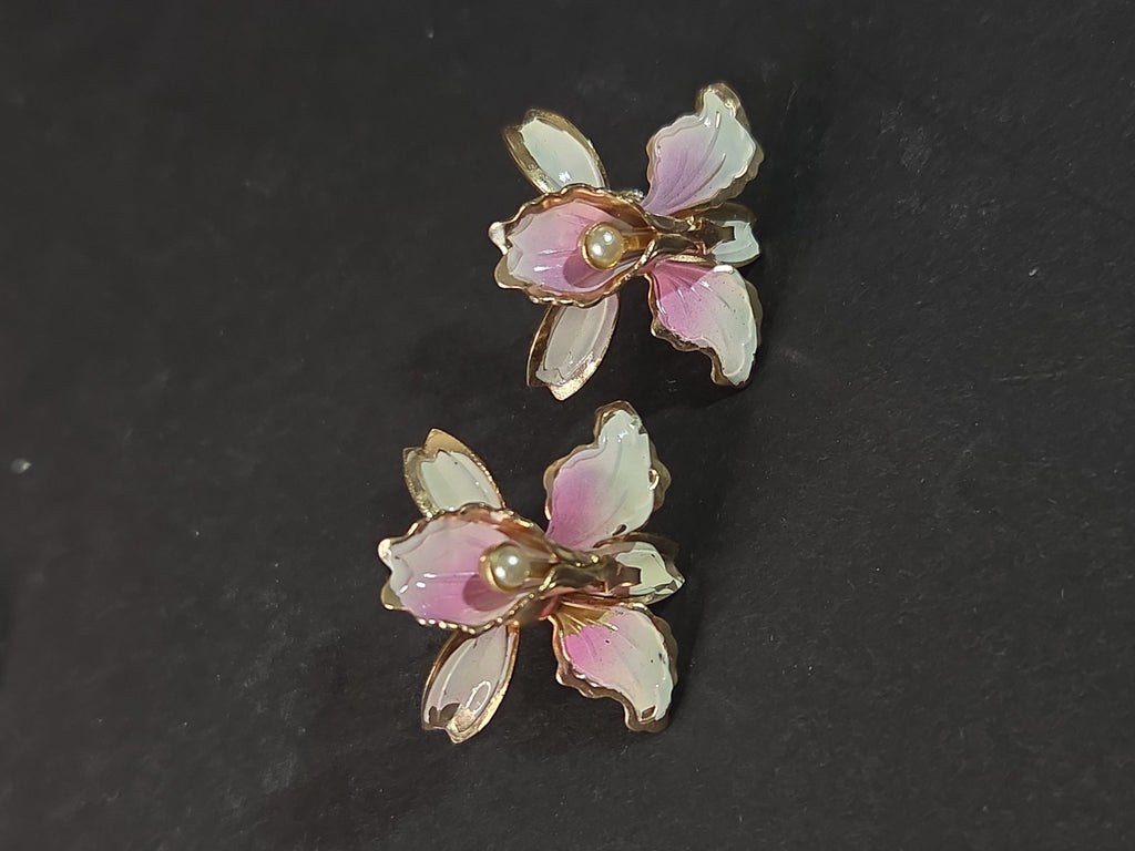 Oddly Darling Vintage floral screw-back earrings featuring pink and cream enamel petals with faux pearl centers.